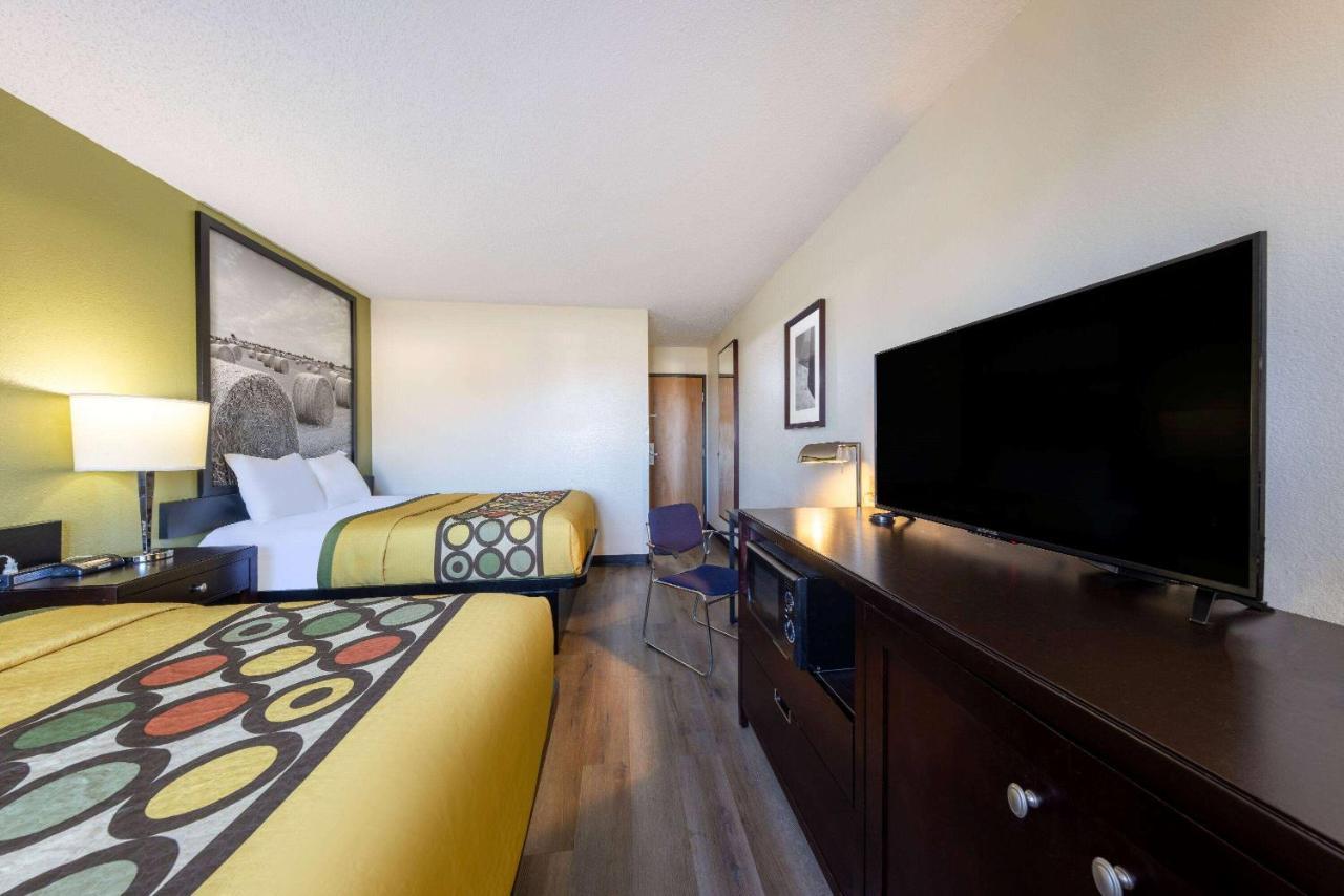 Super 8 By Wyndham El Dorado Hotel Buitenkant foto