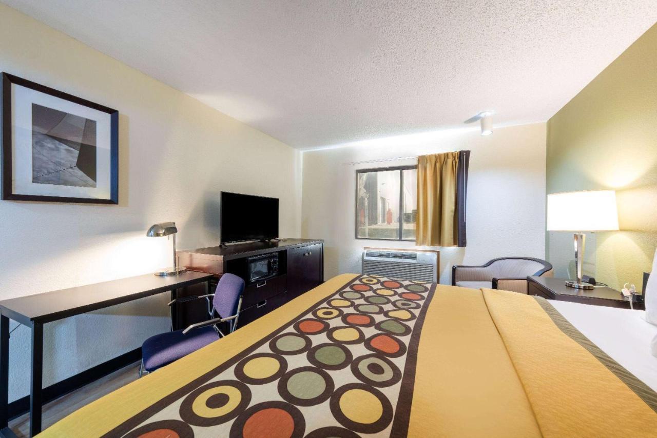 Super 8 By Wyndham El Dorado Hotel Buitenkant foto
