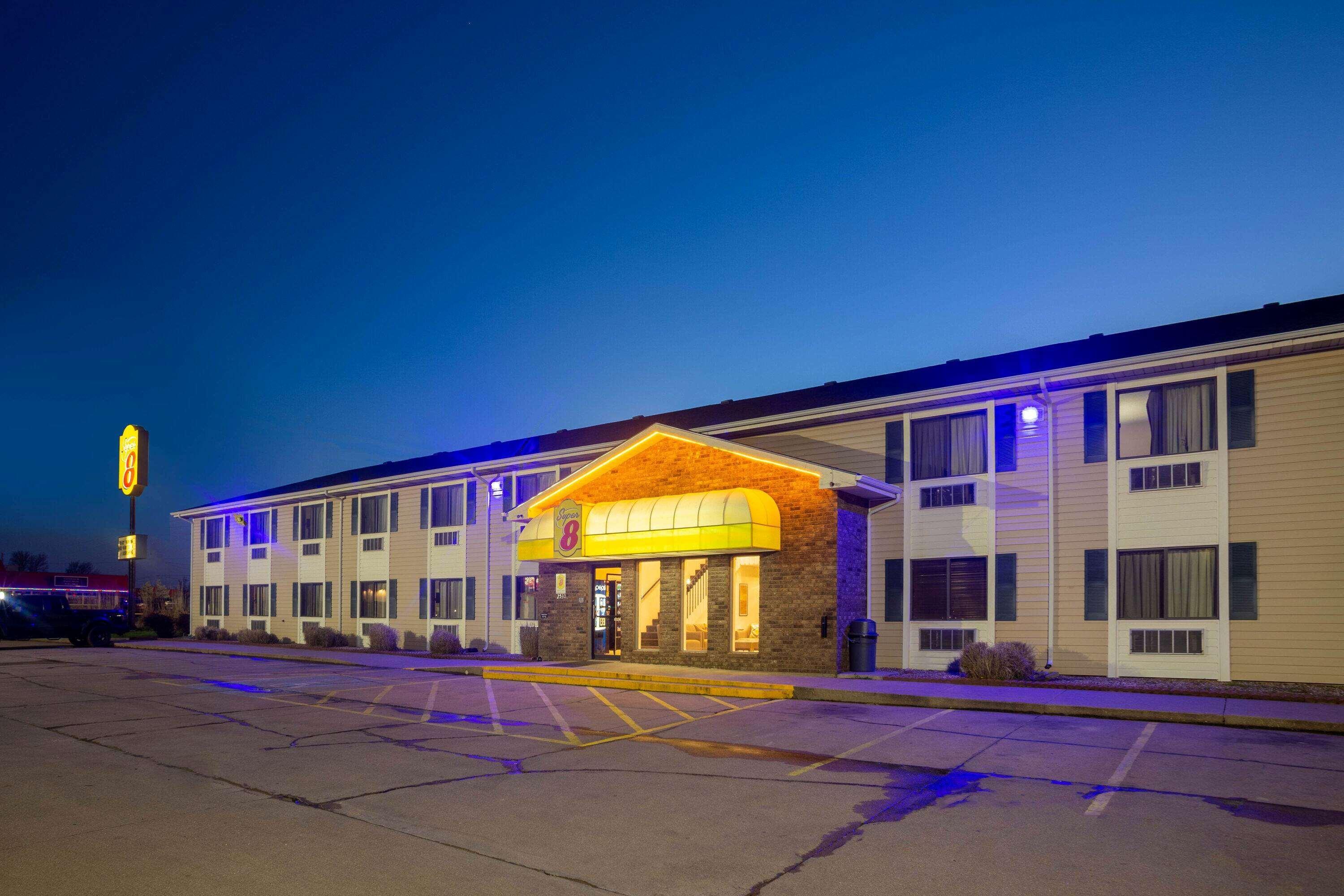 Super 8 By Wyndham El Dorado Hotel Buitenkant foto