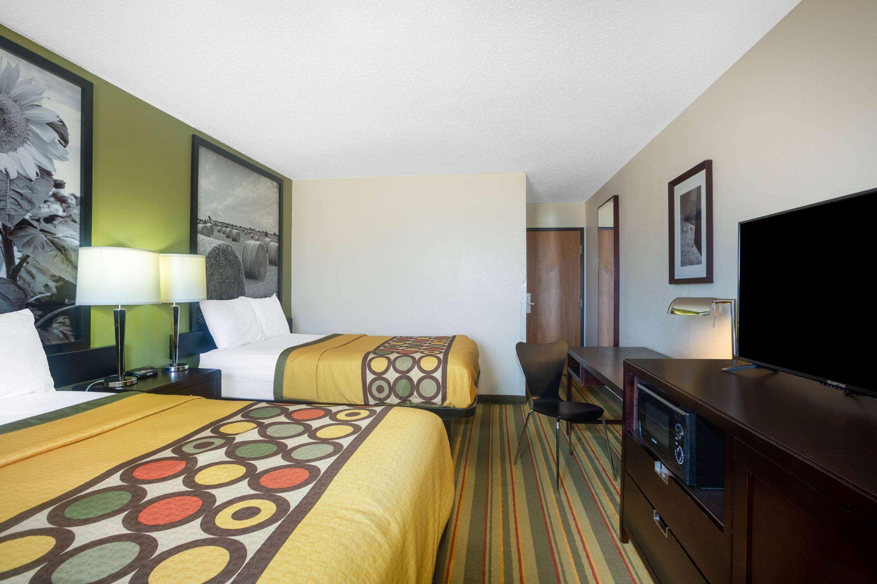 Super 8 By Wyndham El Dorado Hotel Buitenkant foto